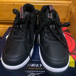 Reebok heelys boys size 6